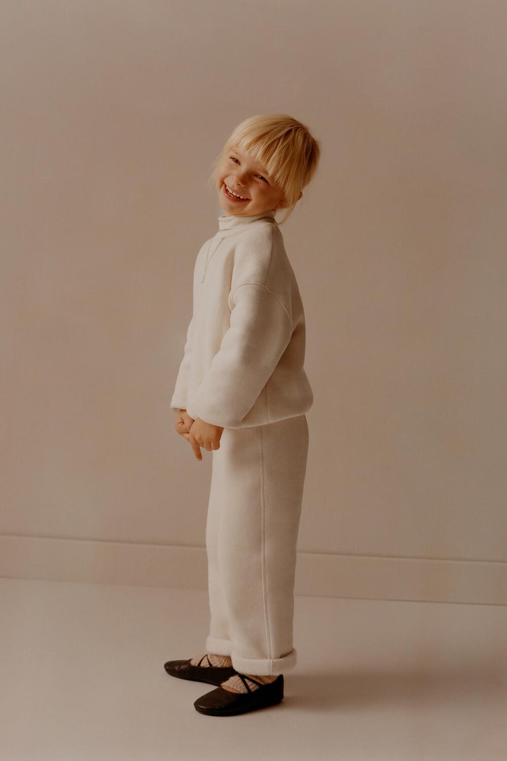 

Однотонные плюшевые брюки ZARA, светло-бежевый
