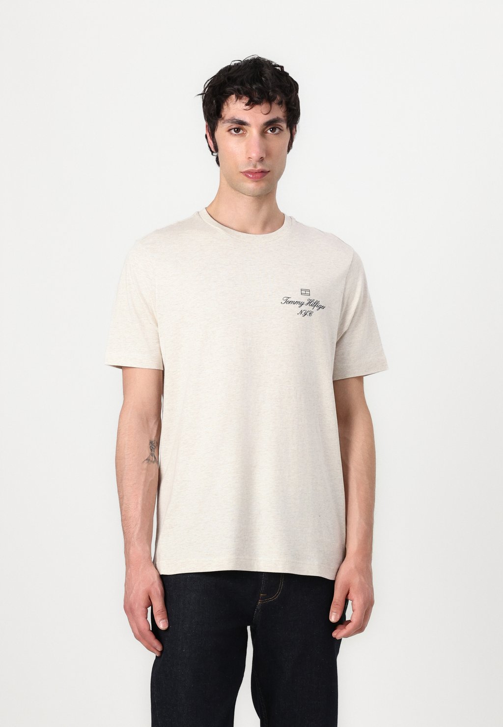 

Футболка с принтом OUTLINE FLAG SCRIPT TEE UNISEX Tommy Hilfiger, кремовый