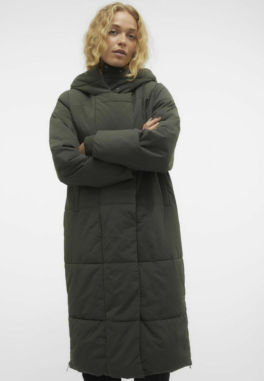 

Зимнее пальто Vero Moda, горох