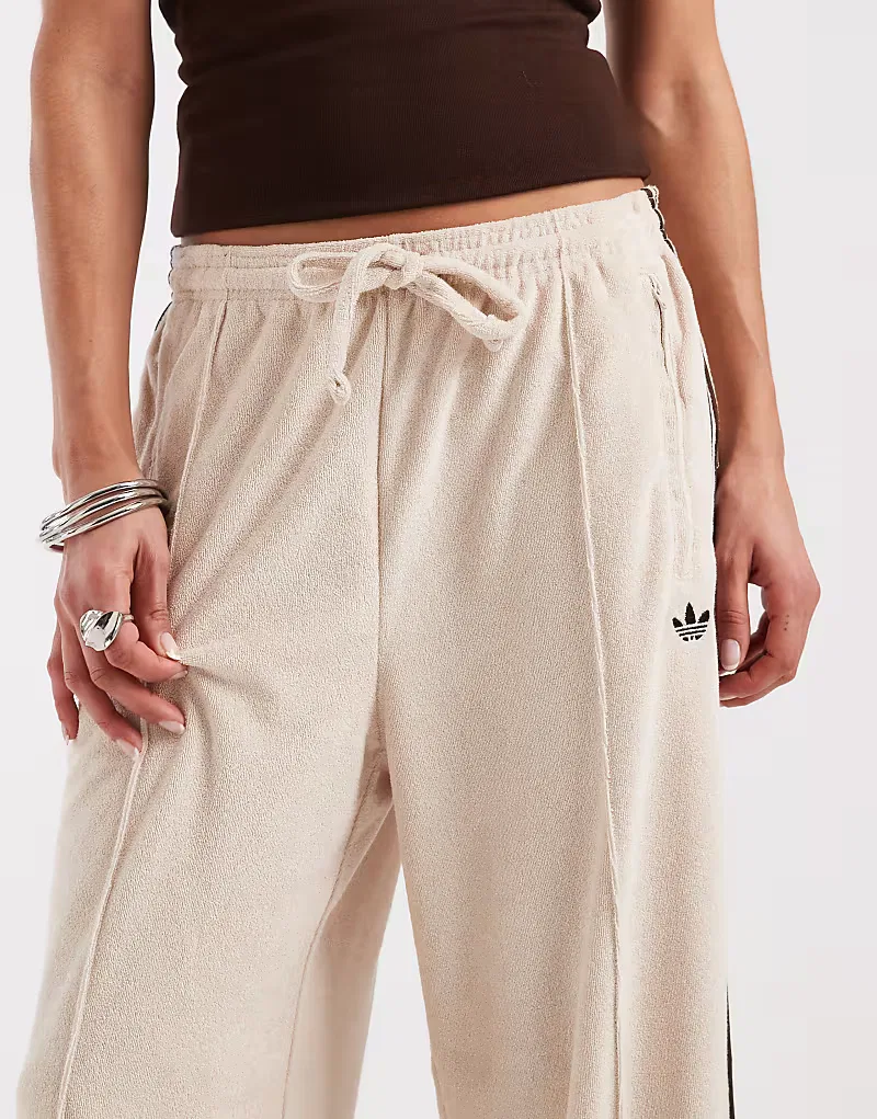 Спортивные брюки Adidas Originals из махровой ткани, бежевый — фото 3