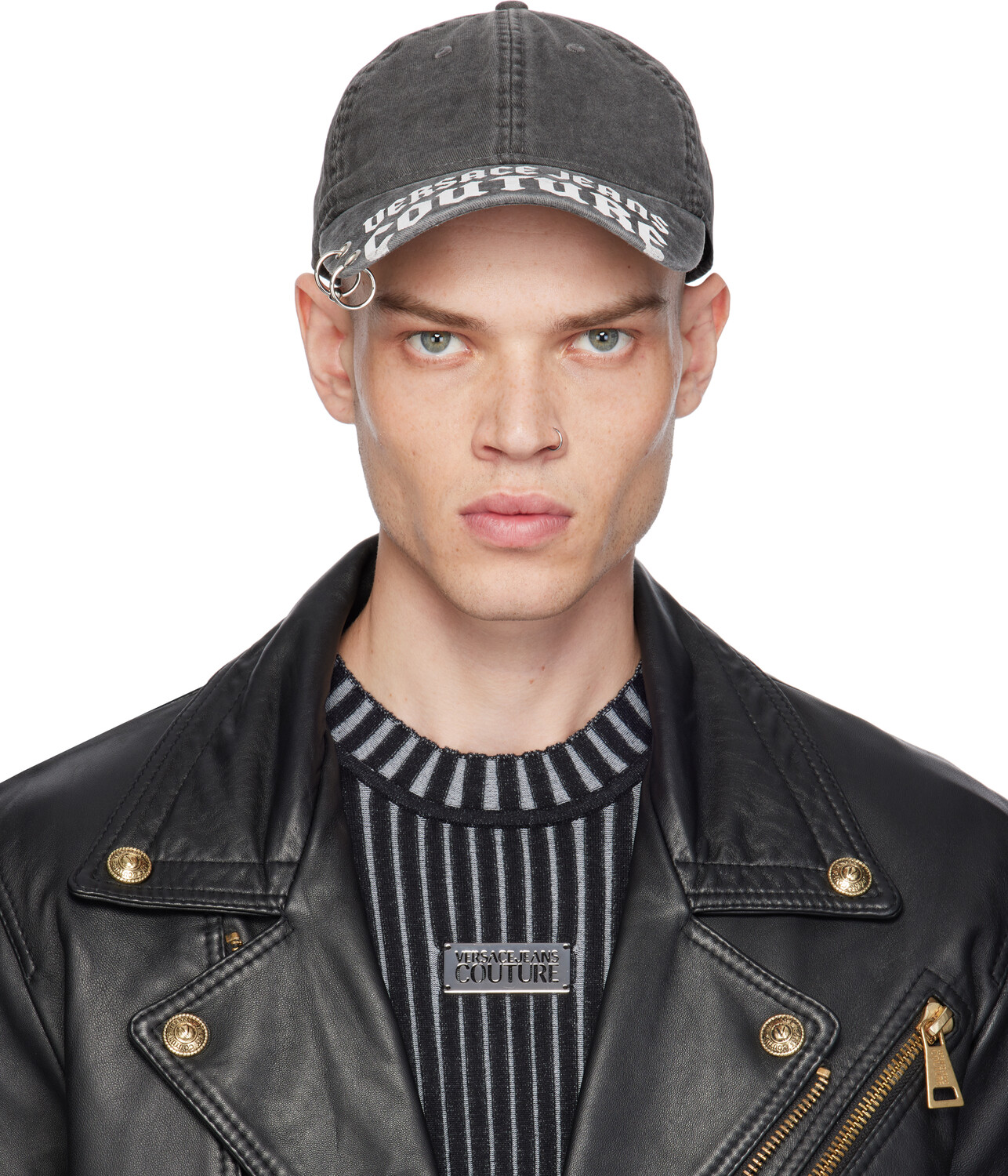 

Бейсболка с серым номером и пирсингом Versace Jeans Couture