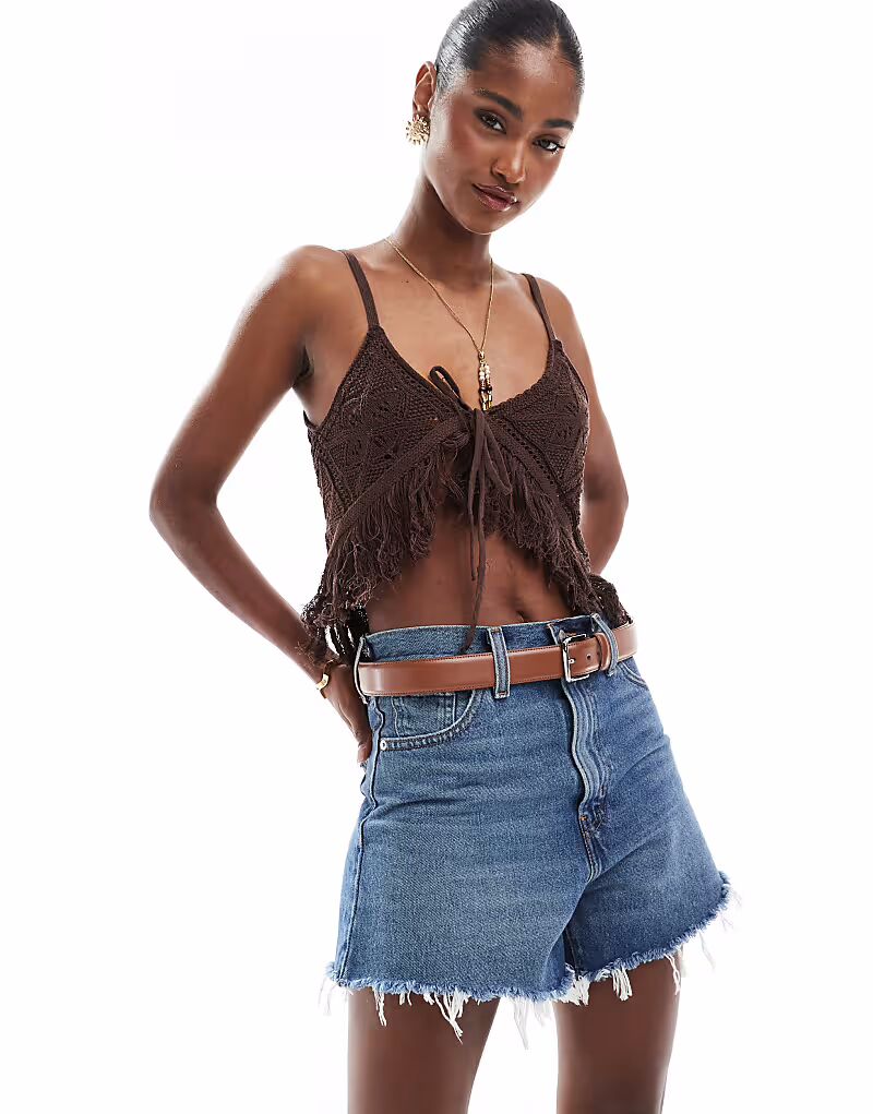 

Топ крючком ASOS DESIGN с бахромой и завязками сзади коричневого цвета