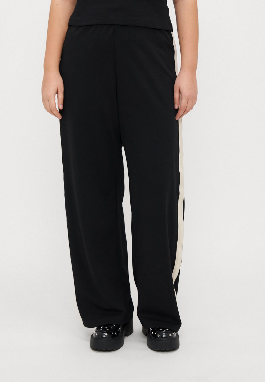 

Брюки VMBERLIN WIDE PANEL Vero Moda Curve, черный
