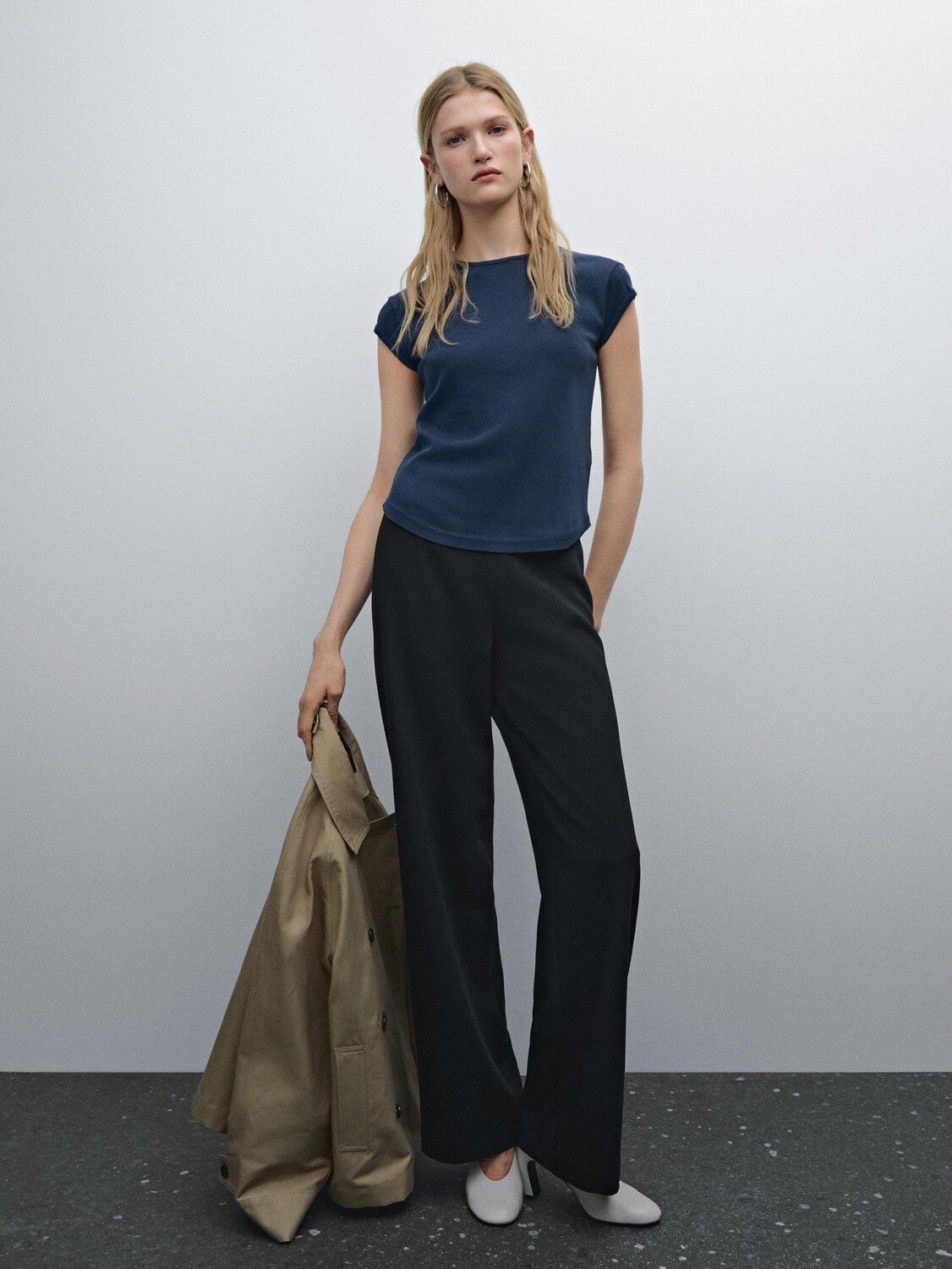

Брюки из крепа с вытачками Massimo Dutti, черный