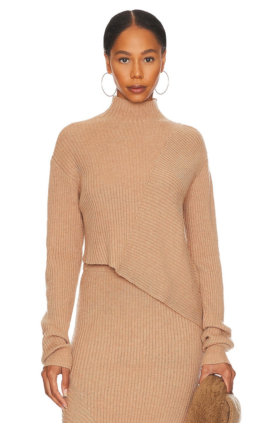 

Свитер L'Academie Leola Mock Neck, кэмел