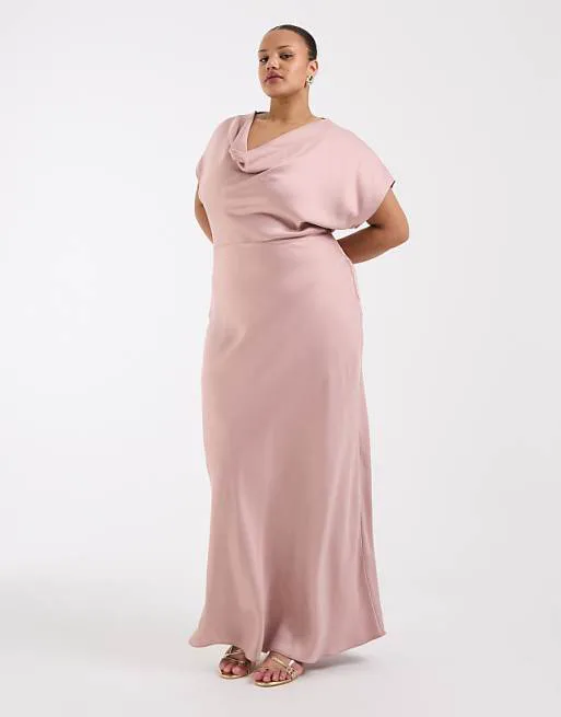

Атласное платье макси с воротником-хомутом TFNC Plus Bridesmaids пыльно-розового цвета