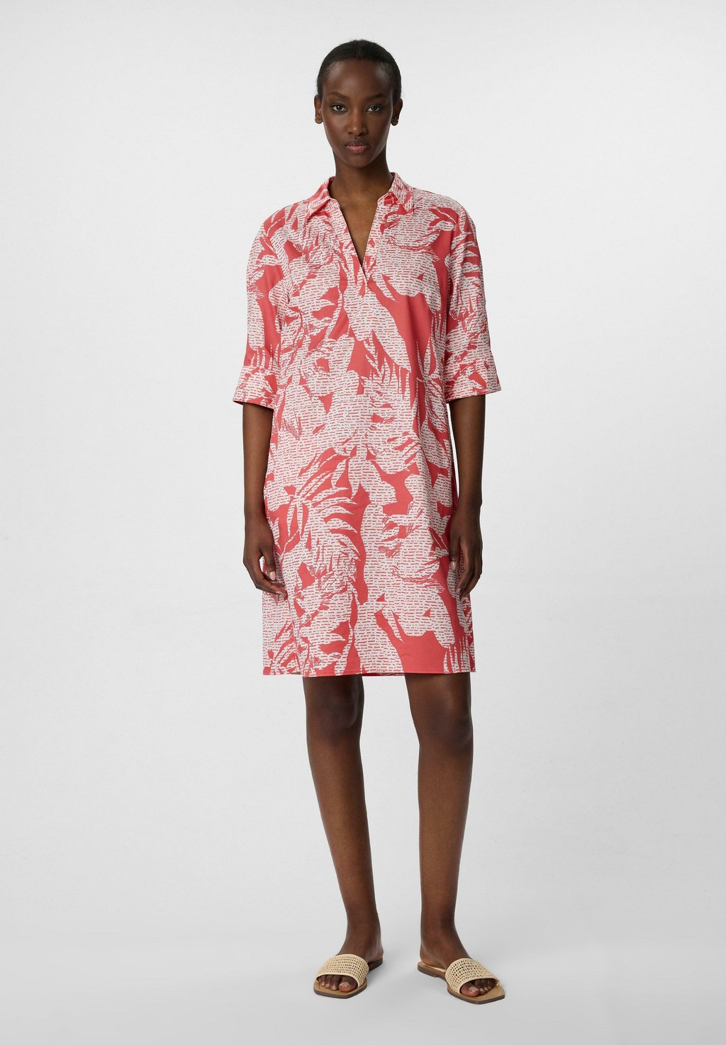 

Платье-рубашка KURZES MIT UMLEGEKRAGEN UND ALL-OVER-PRINT comma, розовый