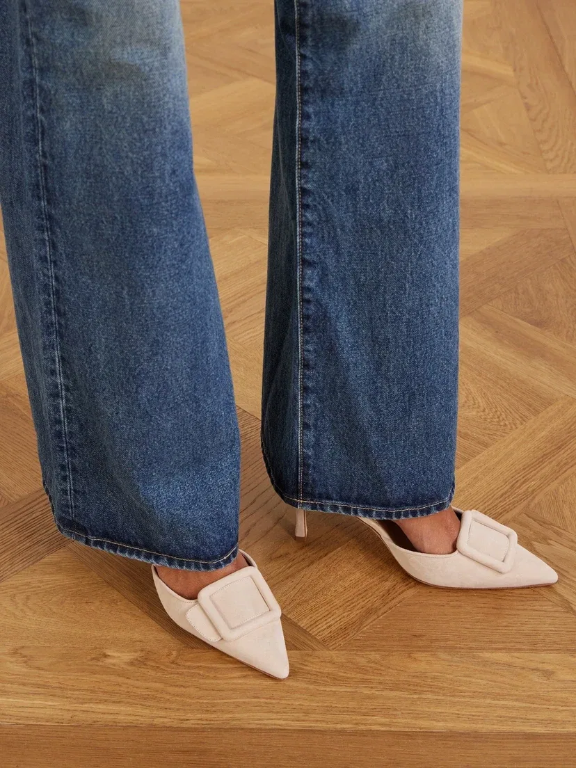 Босоножки на ремешке из замши Maysli 70 с пряжкой Manolo Blahnik, бежевый — фото 2
