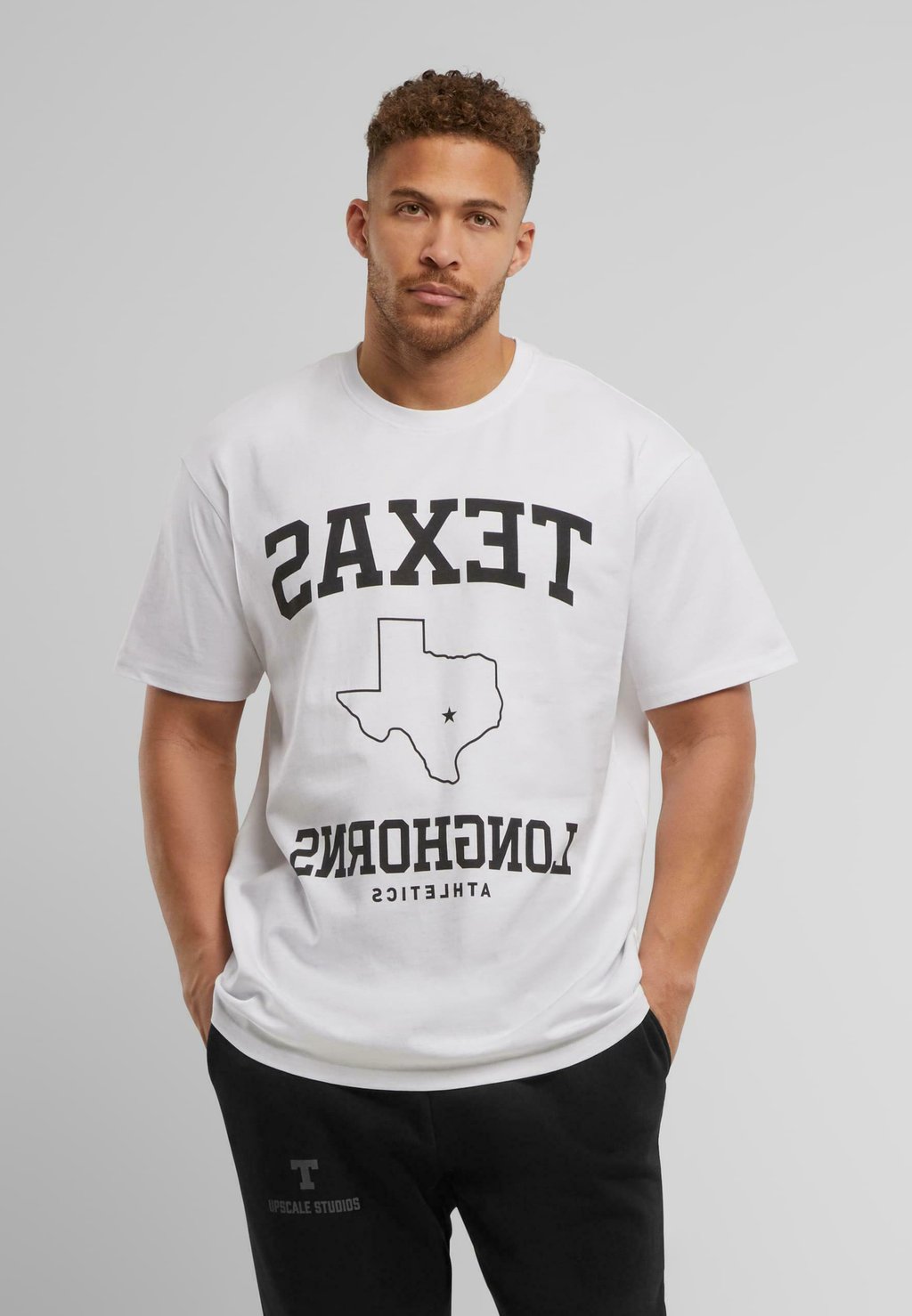 

Рубашка с принтом TEXAS LONGHORNS MIRRORED TEE Upscale by Mister Tee, белый