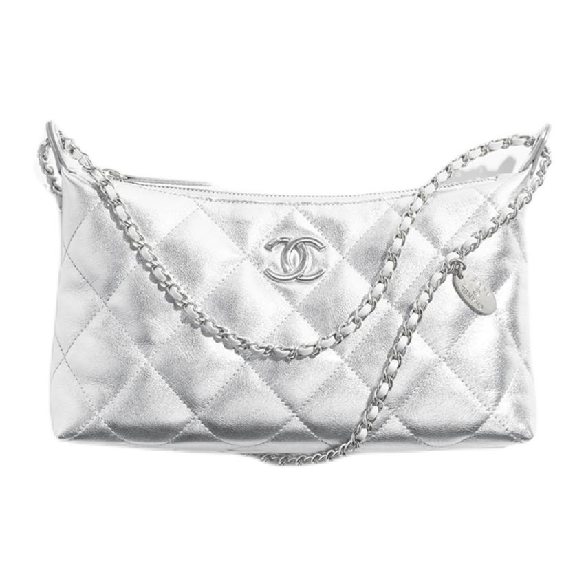 

CHANEL Кожаная сумка хиппи через плечо женская серебристая