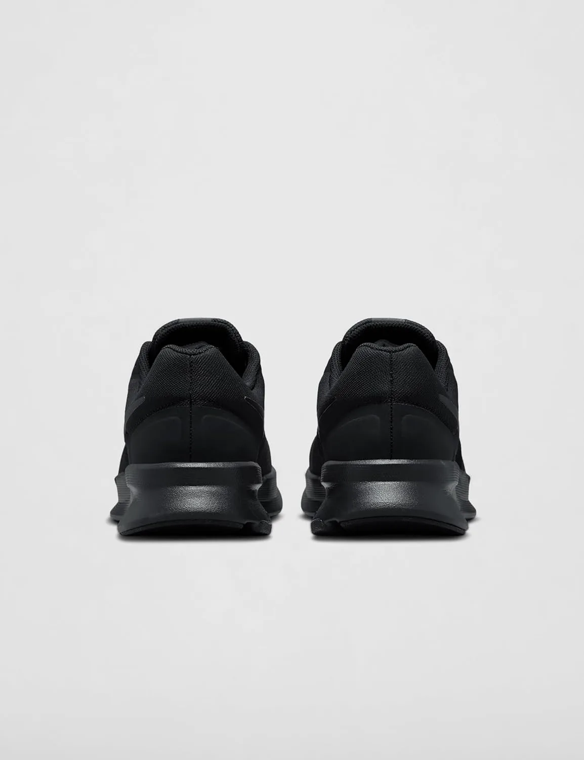 

Мужские кроссовки для бега по шоссе Nike Run Swift 3, черный/серый