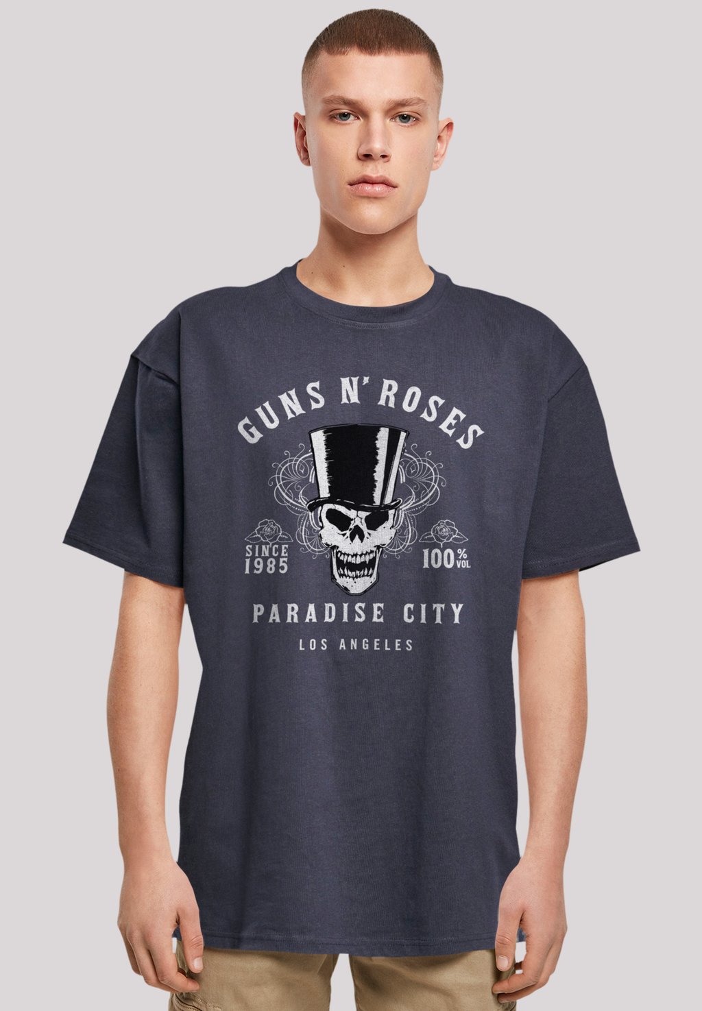 

Футболка с принтом GUNS 'N' ROSES WHISKEY LABEL ROCK BAND F4NT4STIC, темно-синий