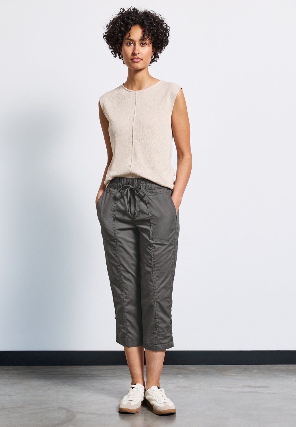 

Шорты MIT TURN-UP - Trousers Street One, серый