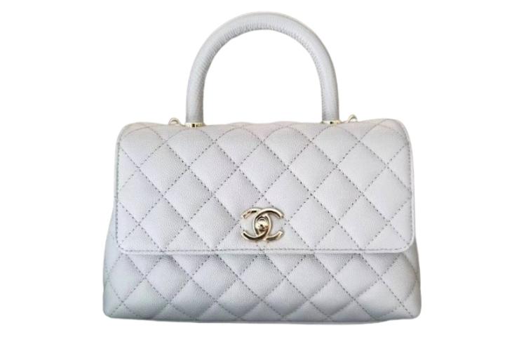 

CHANEL Сумка через плечо из тисненой кожи с текстурой зерна