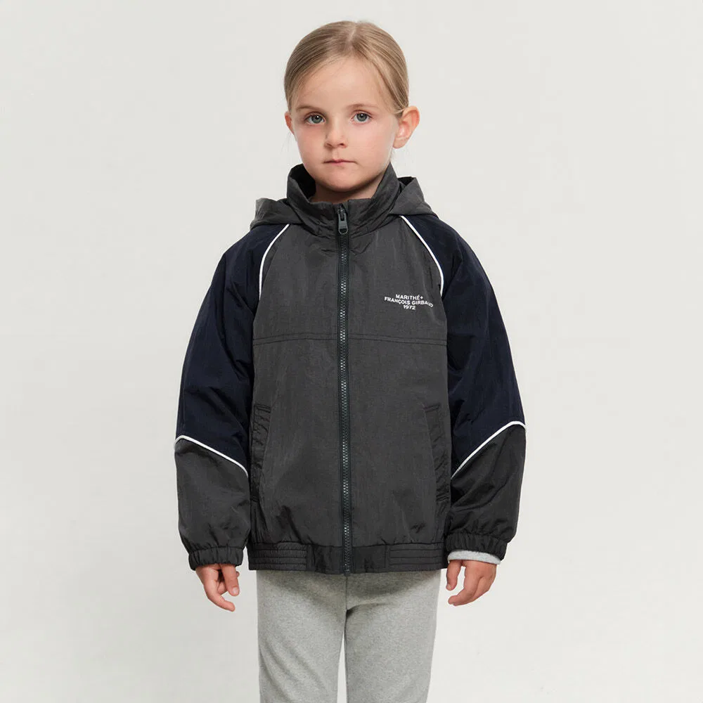 Детская ветровка Marithé Kids в стиле колор-блок, угольная