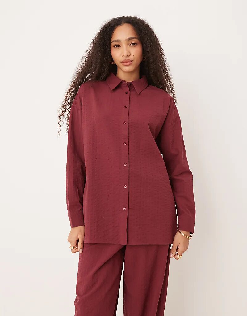 

Рубашка из сирсакера с запахом на спине ASOS DESIGN, бордовый цвет