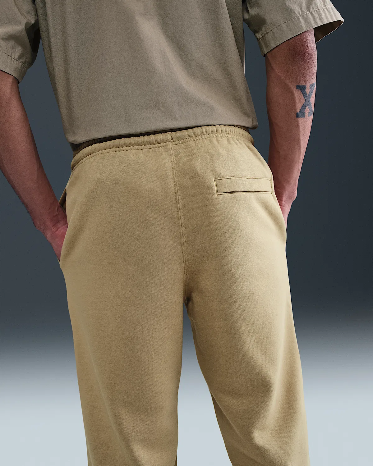 Мужские джоггеры Nike Club, Parachute Beige/Parachute Beige/White — фото 3