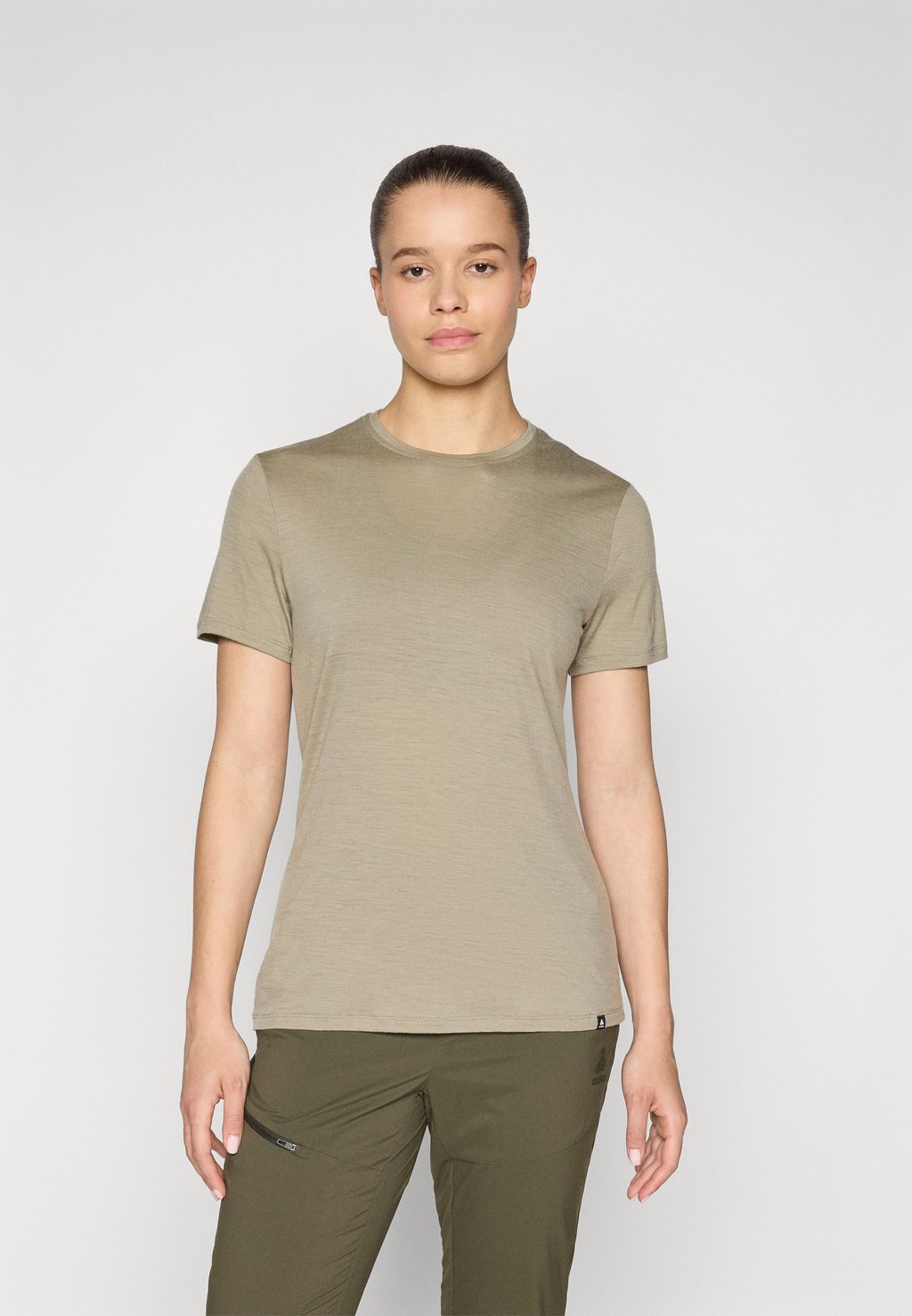 

Спортивная футболка CREW NECK PLAIN TEE ODLO, оливковый