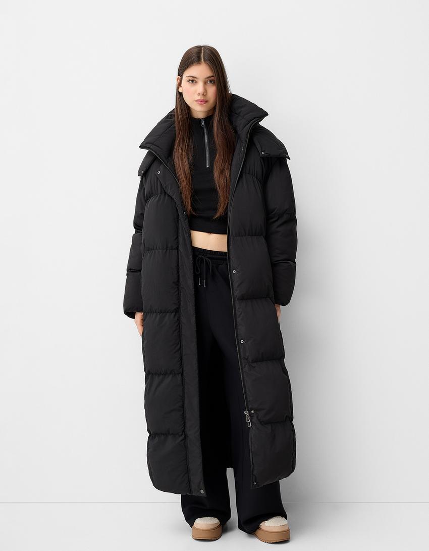 

Длинное пуховое пальто Bershka, черный
