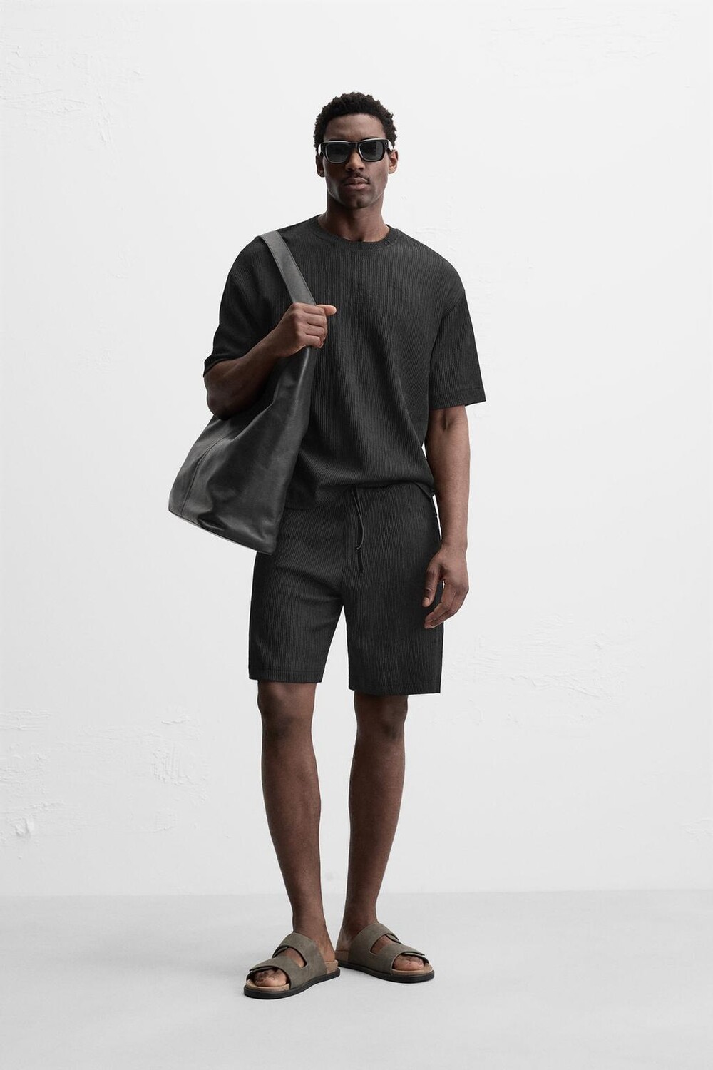 

Футболка с текстурой ZARA, черный