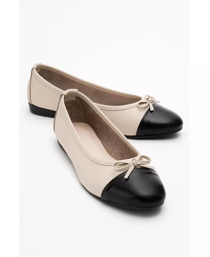 Балетки Rayne Cap Toe из кожи с мыском (женские) Forever & Always Shoes, коричневый/бежевый