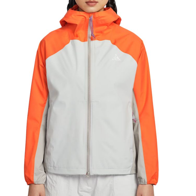 

Куртка-ветровка ACG FW25 Waterproof, Windproof, Breathable, Lightweight женская Nike, safety оранжевый/mist серый/university серый/mountain белый