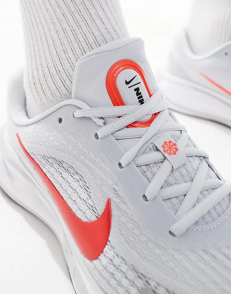 Кроссовки Nike Running Journey Run серого и красного цветов — фото 4