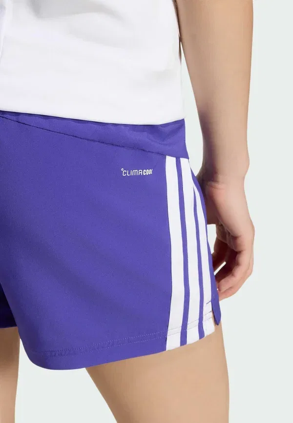 Шорты тренировочные Adidas Sportswear essentials 3 stripes shorts, чисто-фиолетовый белый — фото 4