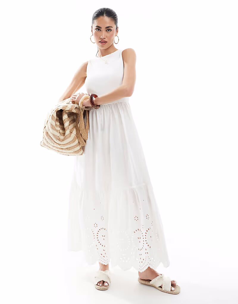 

Платье-миди New Look в рубчик с вышивкой в ​​стиле «борцовка» белого цвета