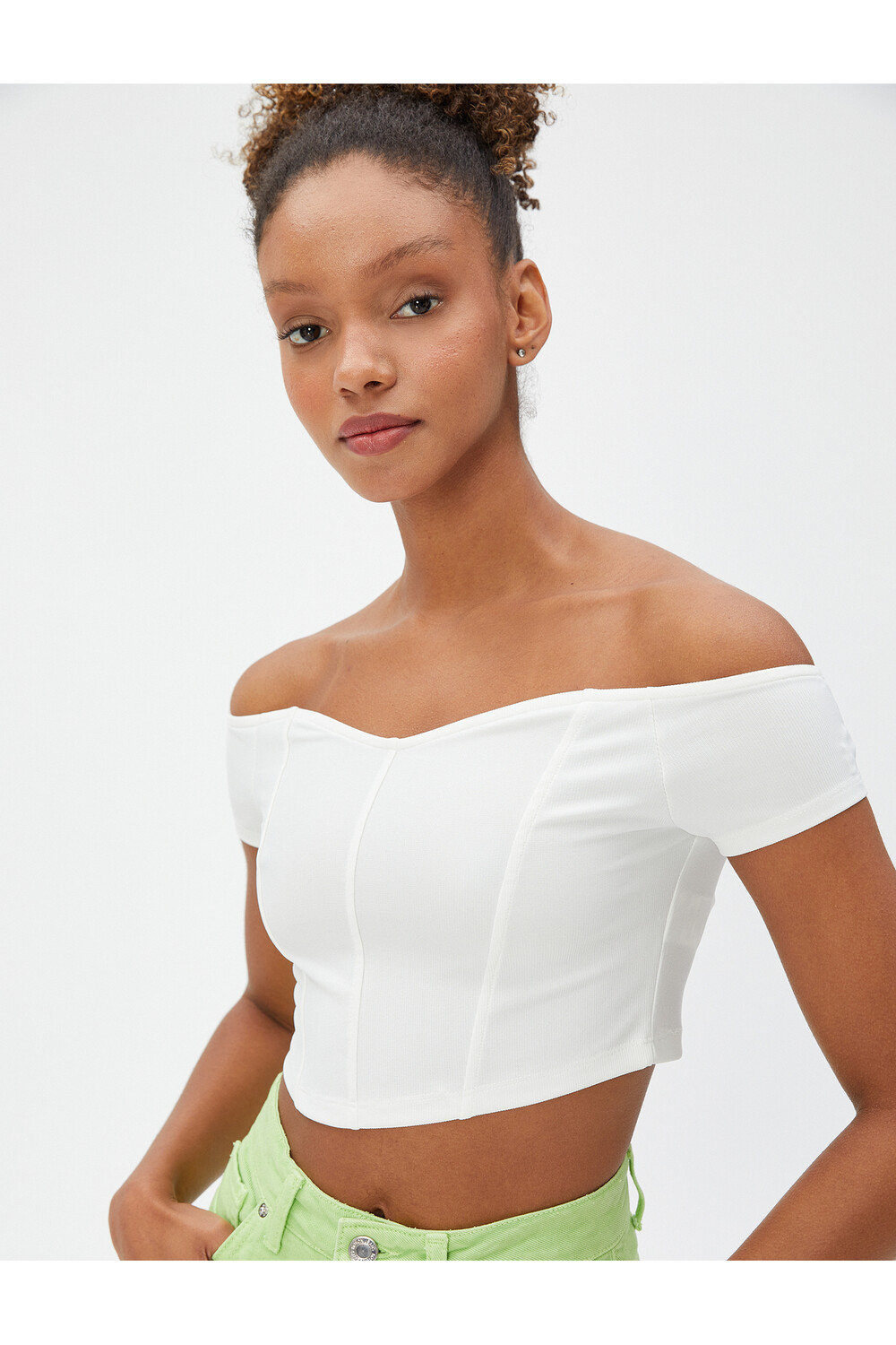 

Укороченная футболка с открытыми плечами и корсетом с вырезом в форме сердца Koton, экрю