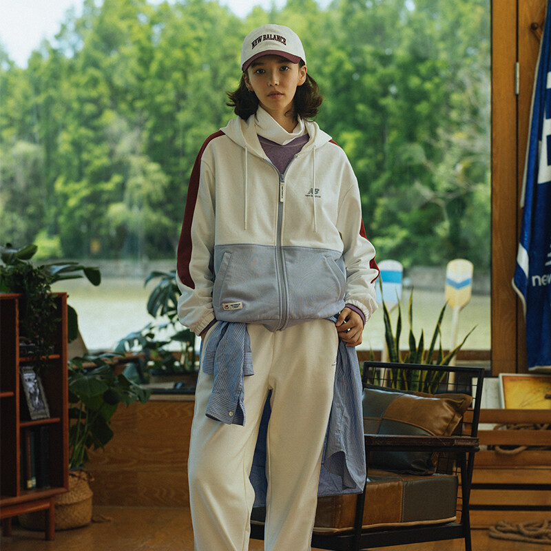 

Женская куртка New Balance
