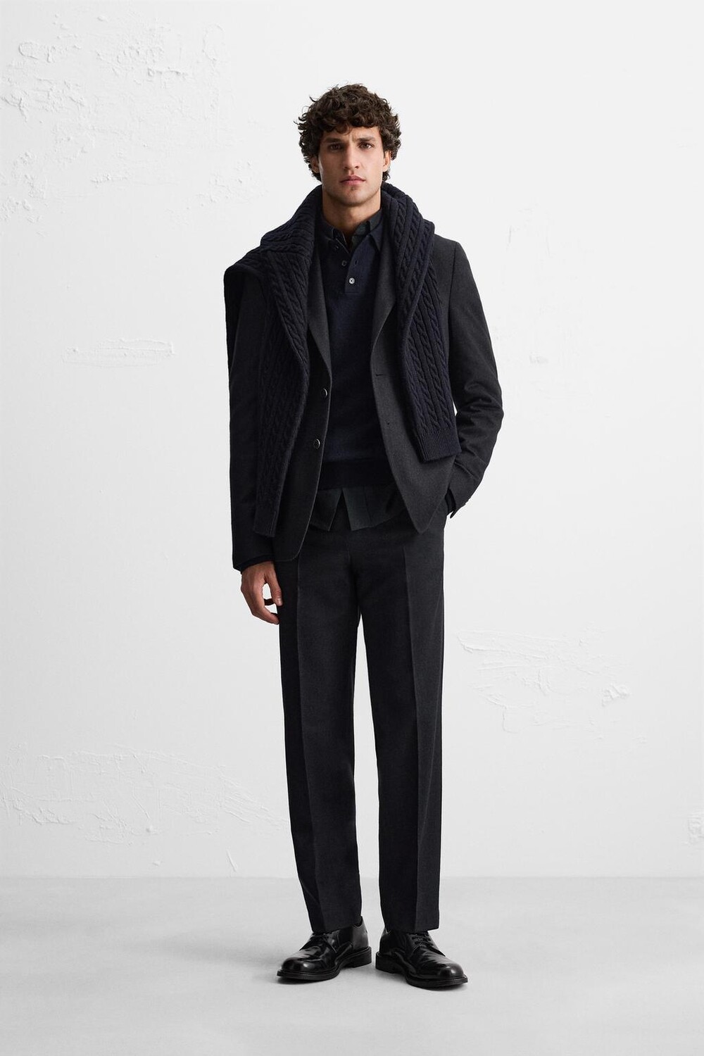 

Текстурированные костюмные брюки ZARA, темно-синий