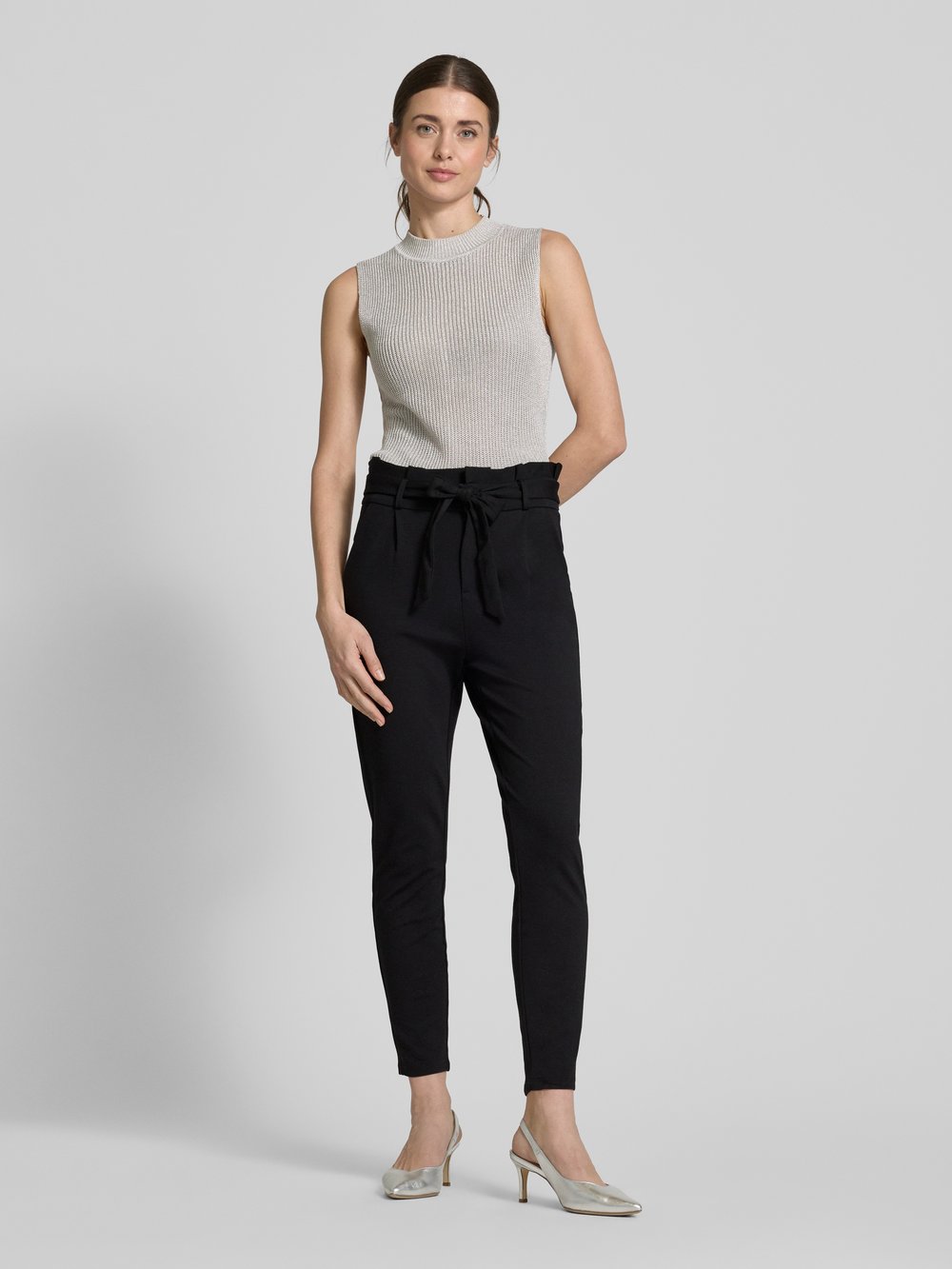 

Брюки-мешки с ремнем Vero Moda, черный