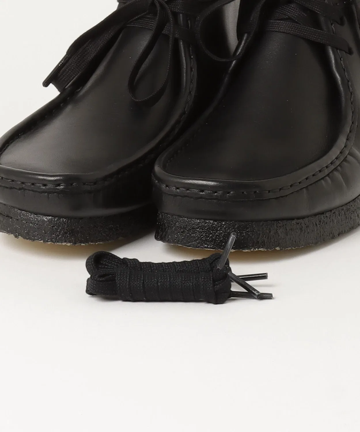 Ботинки Wallabee Boot бренда Clarks из натуральной кожи, черные — фото 4