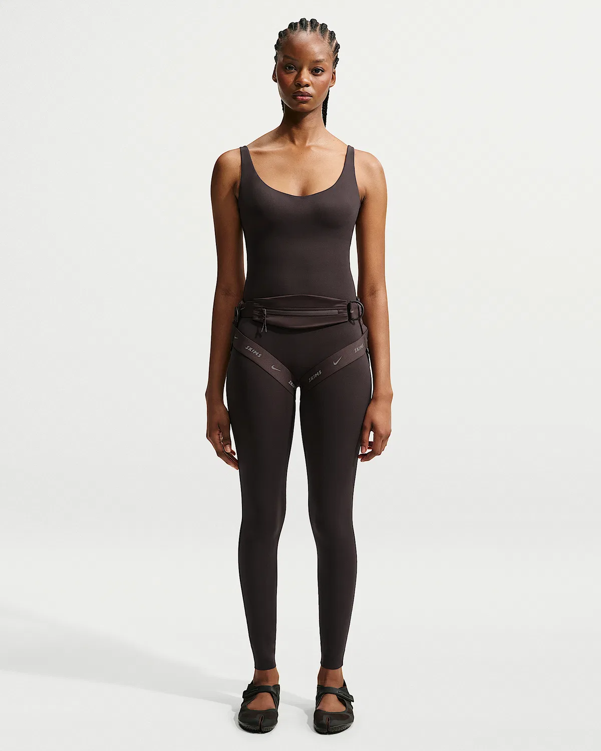 Женский боди NikeSKIMS Studio Stretch, длина 29", NSKM Dark Roast/NSKM Dark Roast