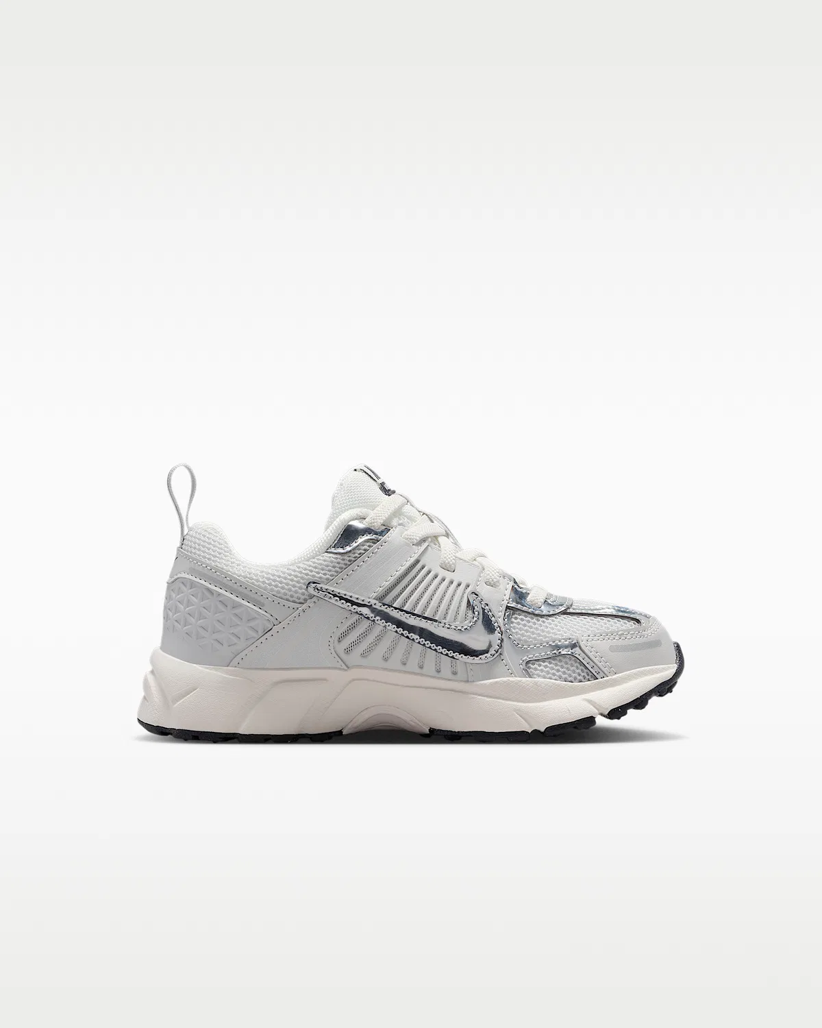 Детские кроссовки со светоотражающими элементами Nike Vomero 5, Photon Dust/Gridiron/Sail/Chrome — фото 3