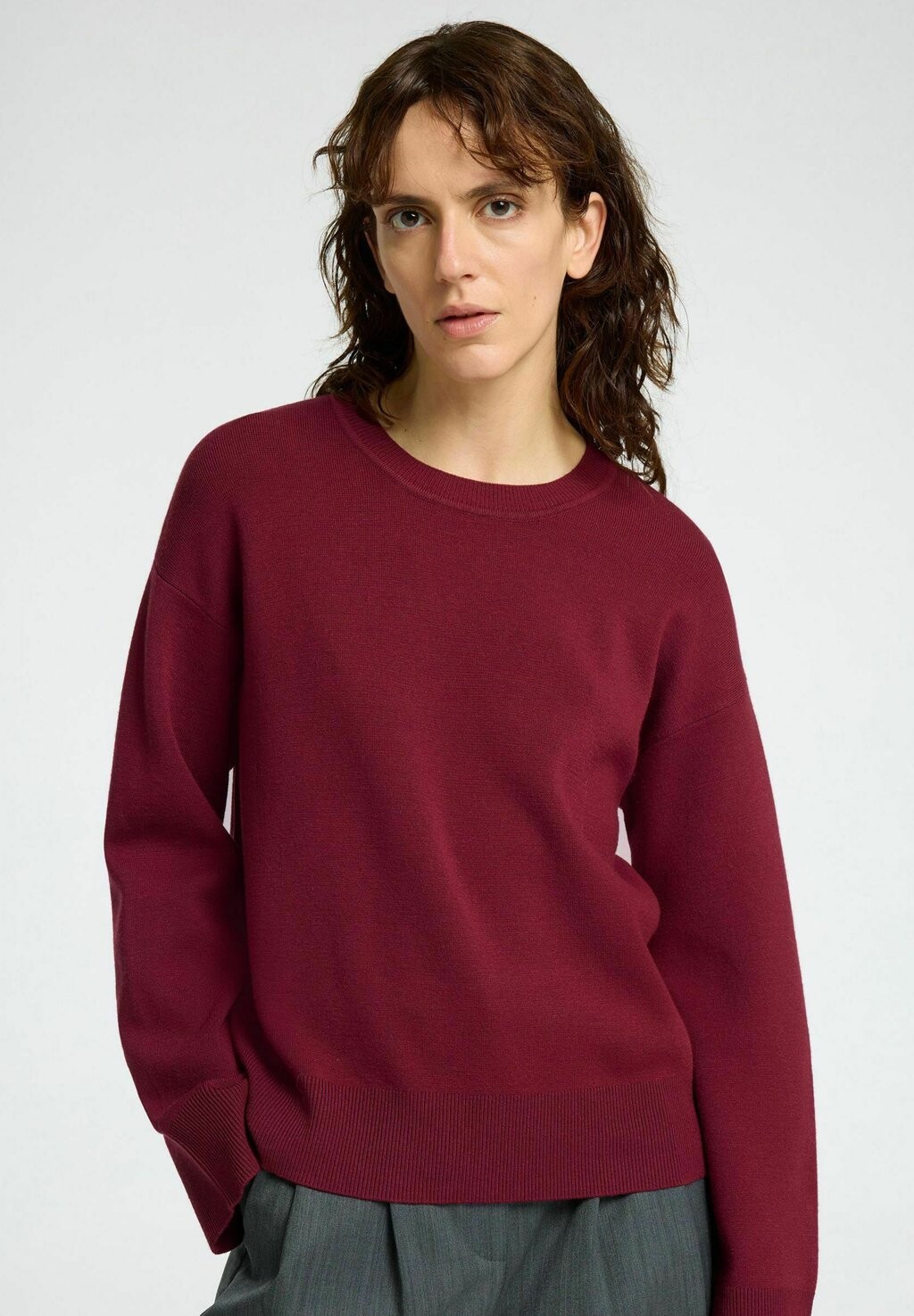 

Джемпер MIT RUNDHALSAUSSCHNITT Selected Femme, бордовый