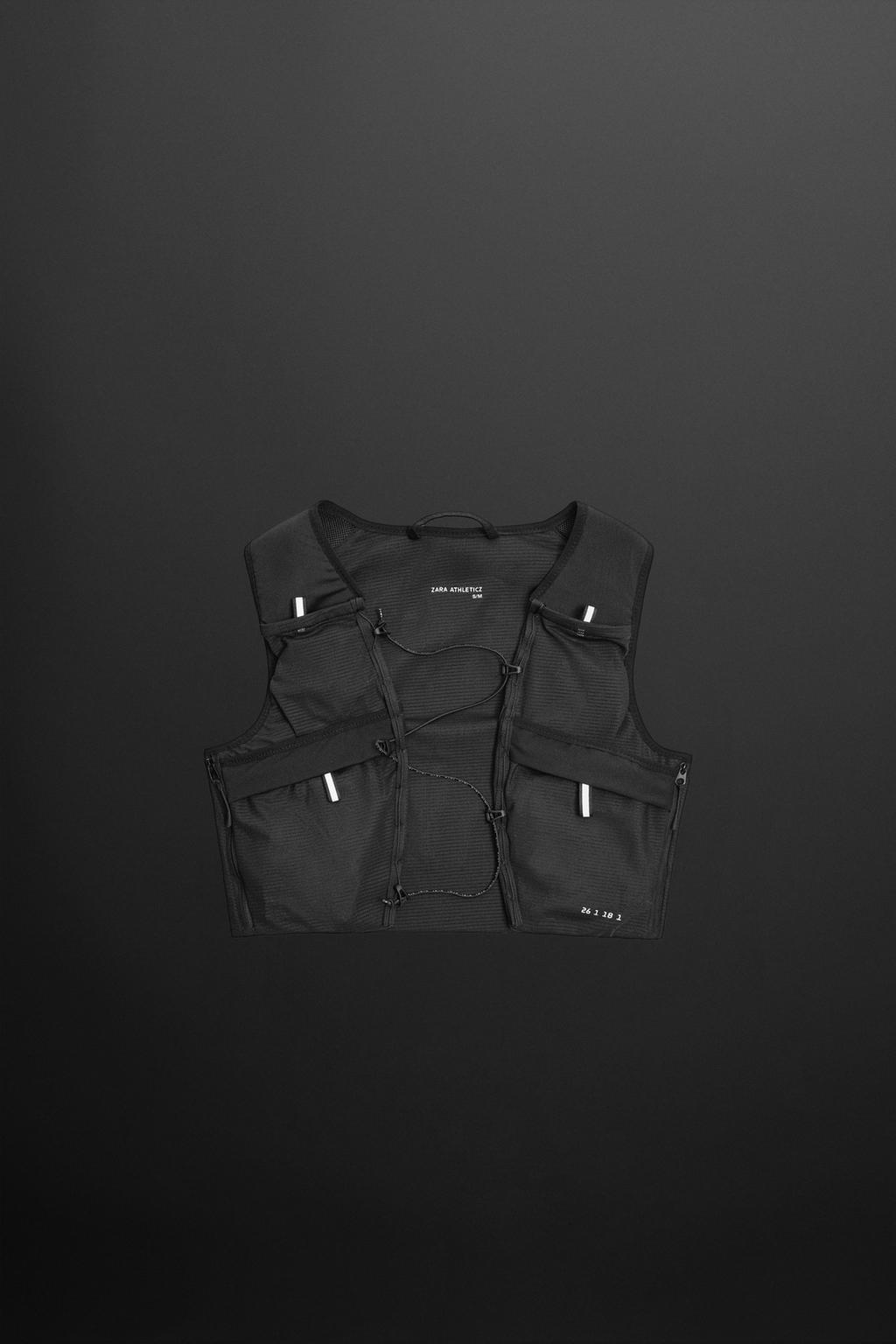 

Технический спортивный жилет ZARA, черный