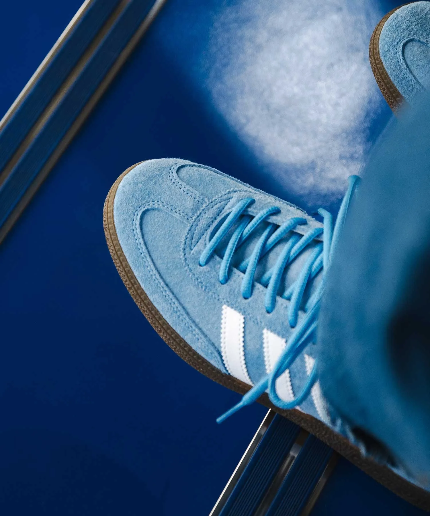 Кроссовки для мужчин и женщин из мягкой замши Handball Spezial adidas синие — фото 2