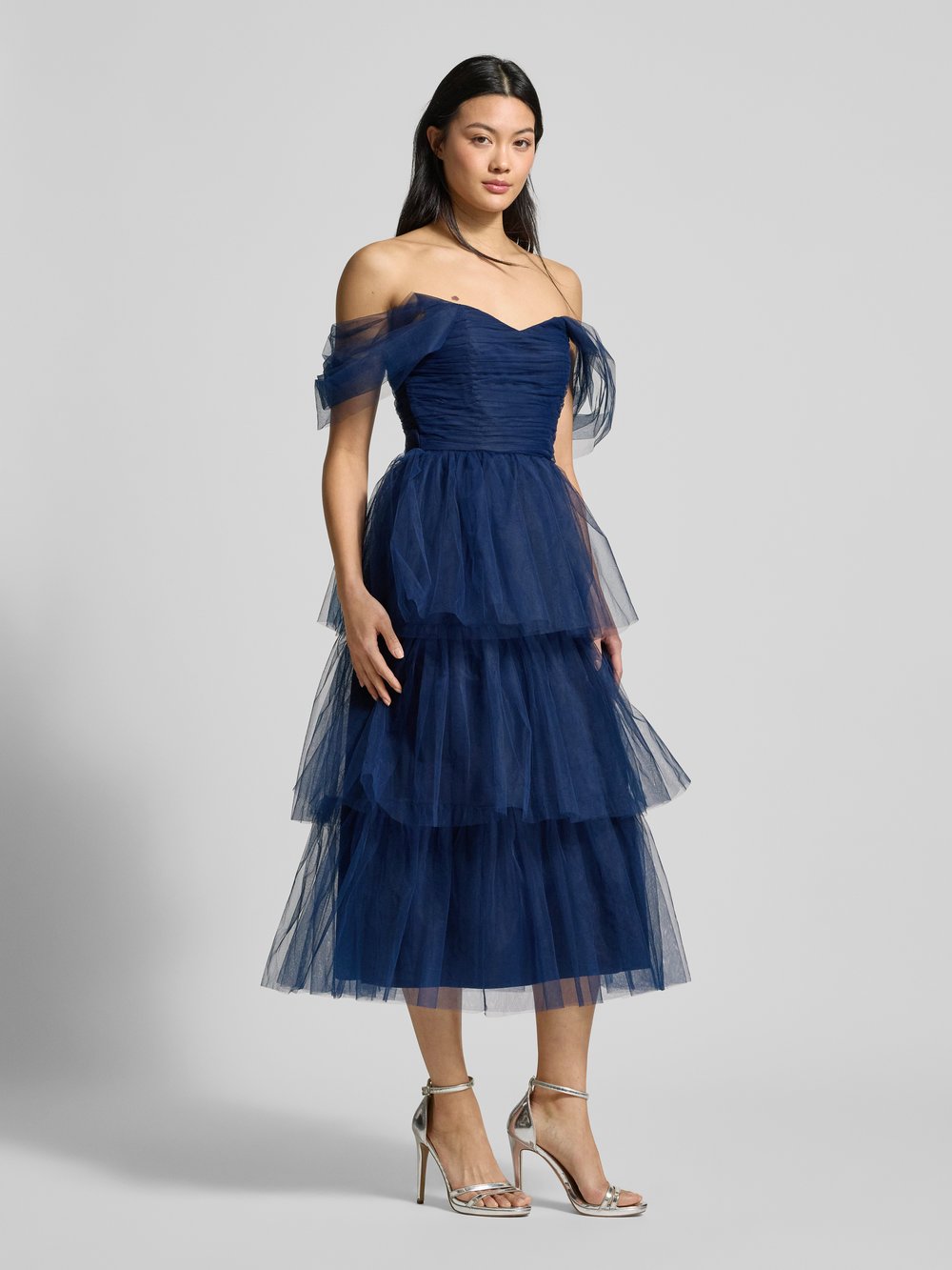 

Вечернее платье в многоярусном стиле LACE & BEADS