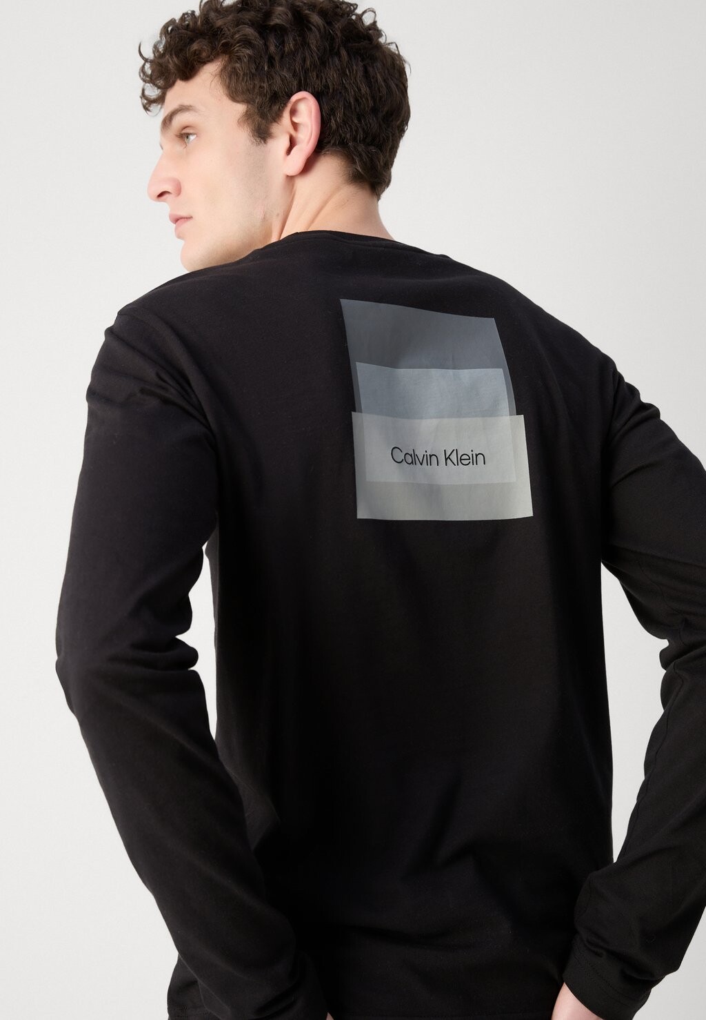 

Топ с длинными рукавами STACKED COLOR BLOCK Calvin Klein, черный