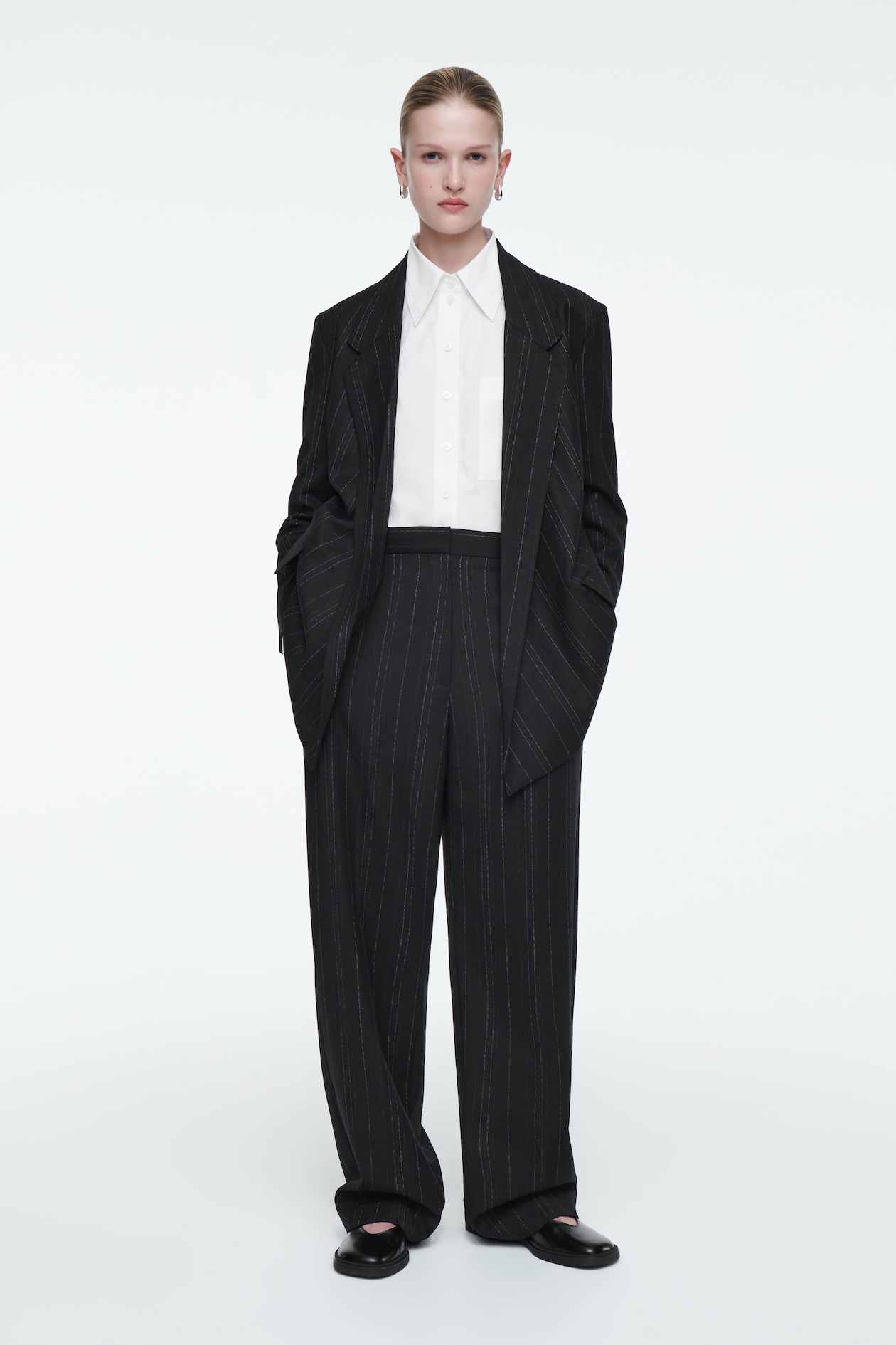 

Брюки в полоску-relaxed fit COS, цвет Czarny/Prążki