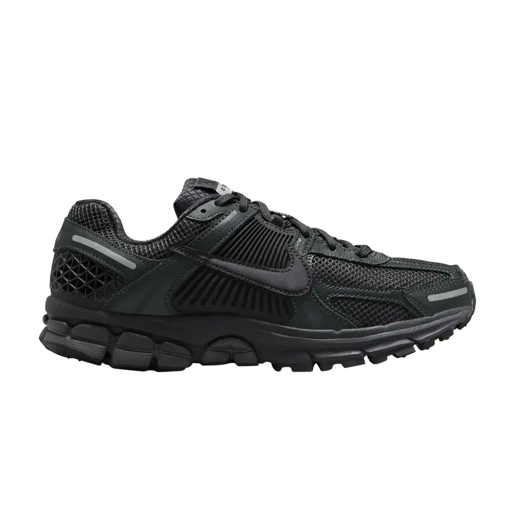 

Кроссовки Wmns Air Zoom Vomero 5, цвет Triple Black