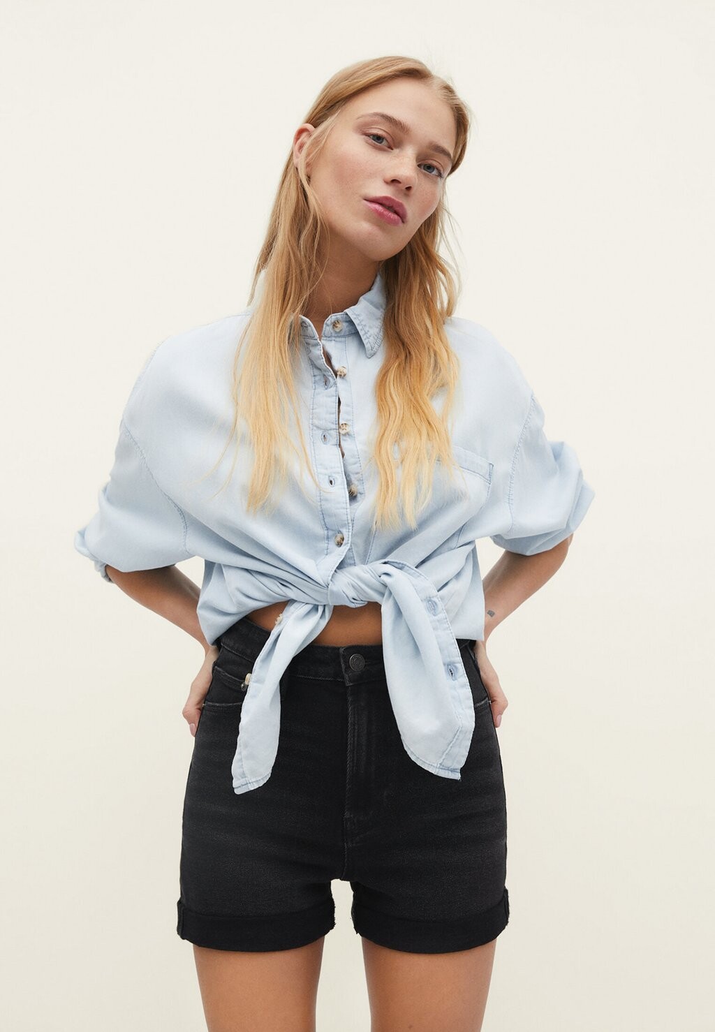 

Джинсовые шорты Stradivarius, черный