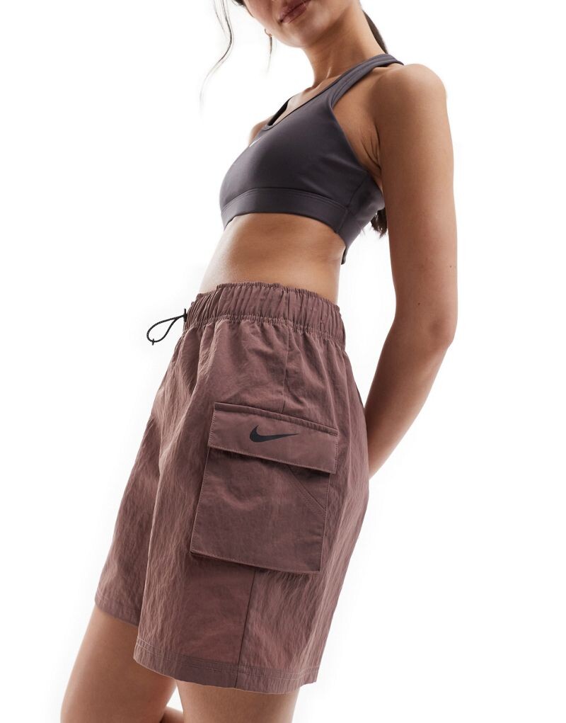 

Фиолетовые тканые шорты Nike Essentials