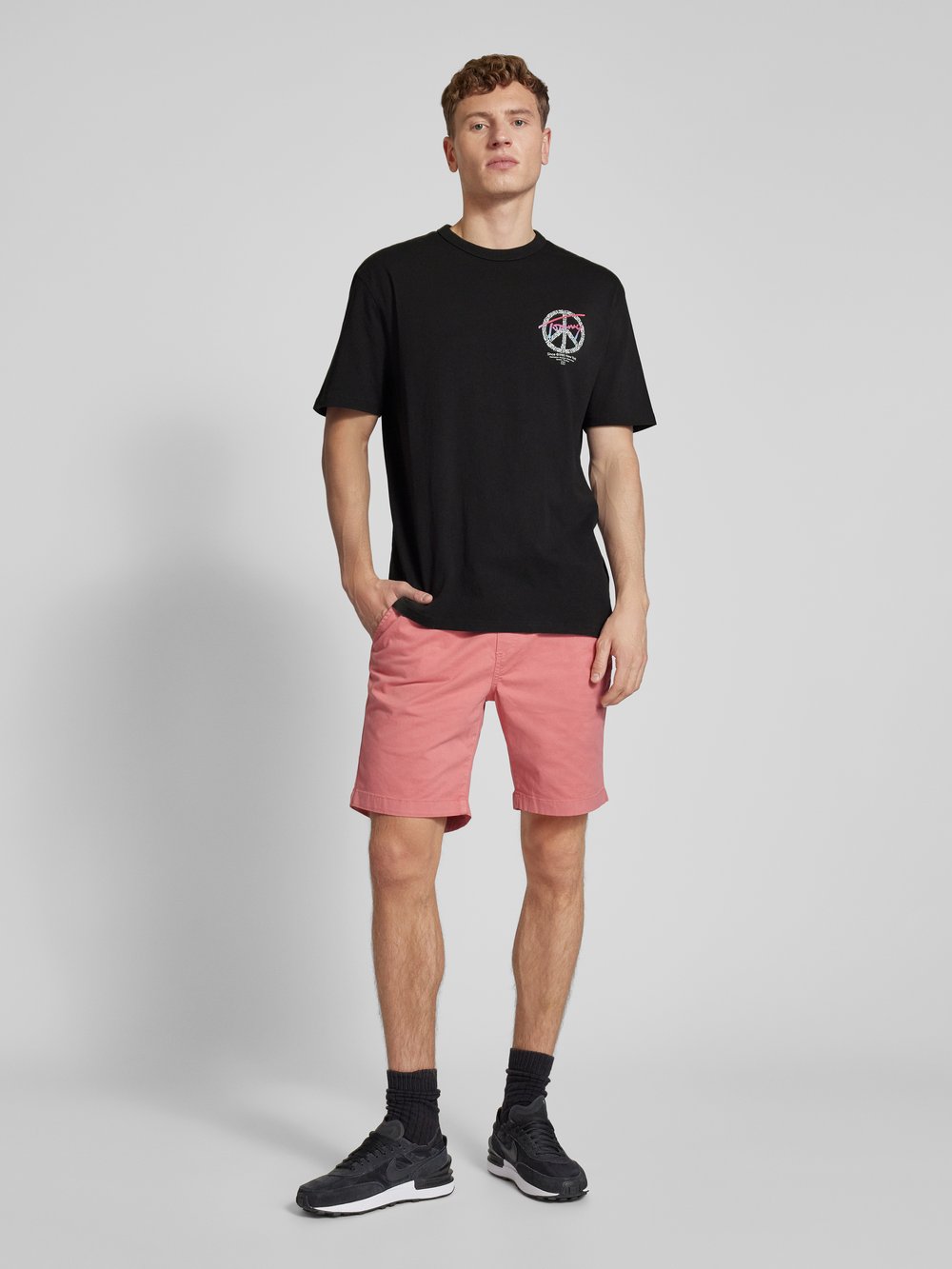 

Футболка с этикеткой Tommy Jeans, черный