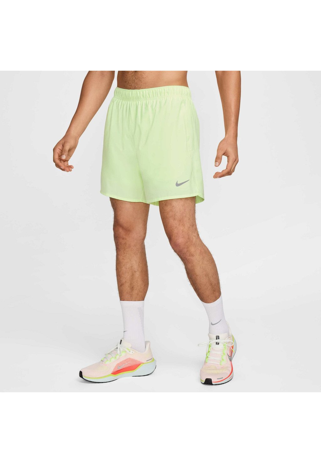 

Спортивные шорты DRI-FIT VERSATILE CHALLENGER Nike Performance, зеленый
