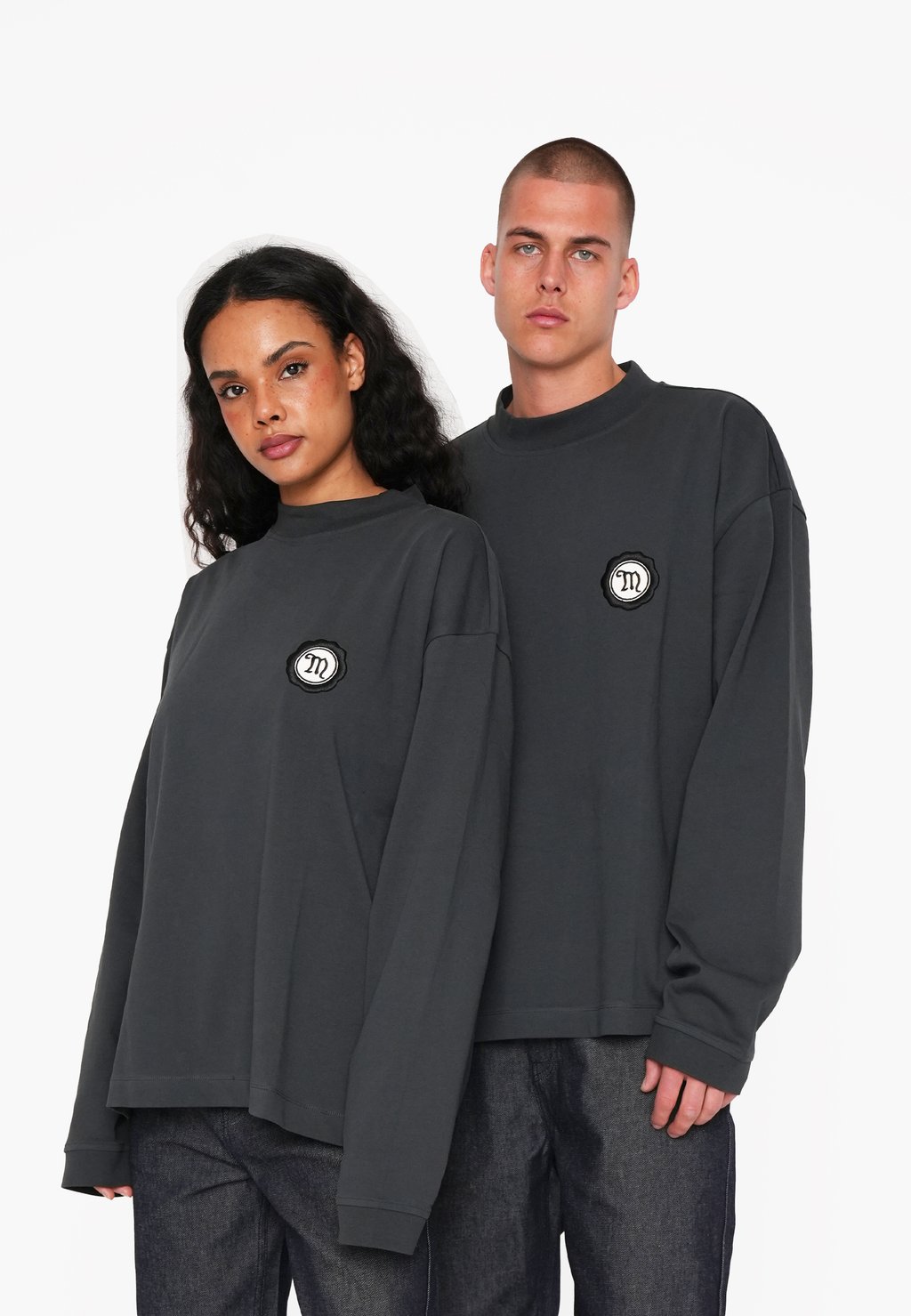 

Лонгслив Multiply Apparel, черный