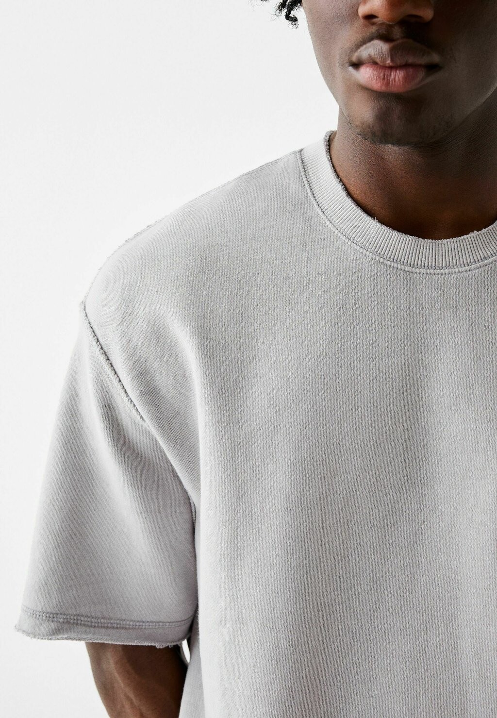 

Базовая футболка Short Sleeve Faded Bershka, светло-серая