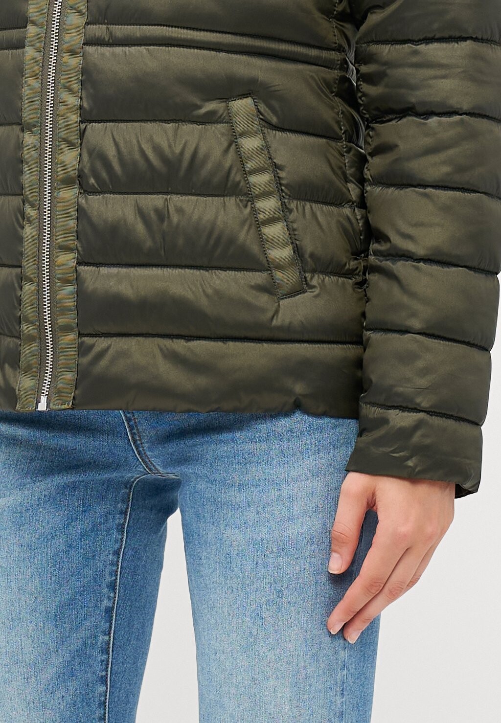 

Легкая куртка ONLVEGA FITTED JACKET ONLY Tall, темно-зеленый